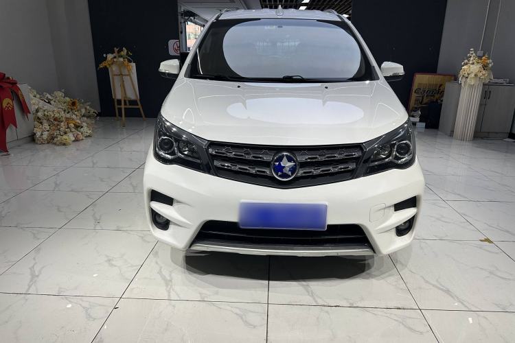 Used Venucia M50V 2017 1.6L XL CVT Luxury Edition Exterior 1