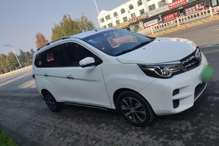 Used Venucia M50V 2017 1.6L XL CVT Luxury Edition Exterior 2