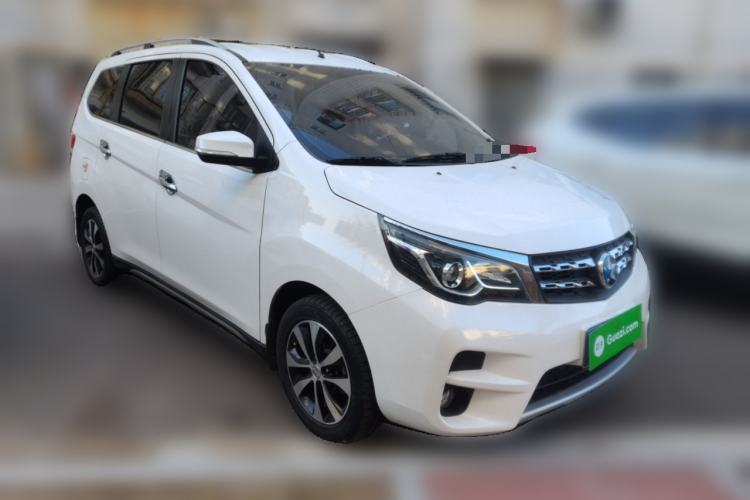 Used Venucia M50V 2017 1.6L XL CVT Luxury Edition Exterior 2