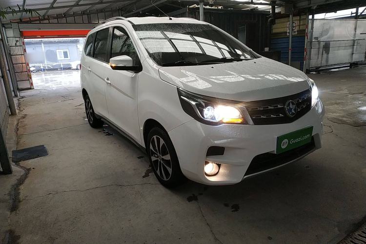 Used Venucia M50V 2017 1.6L XL CVT Luxury Edition Exterior 2