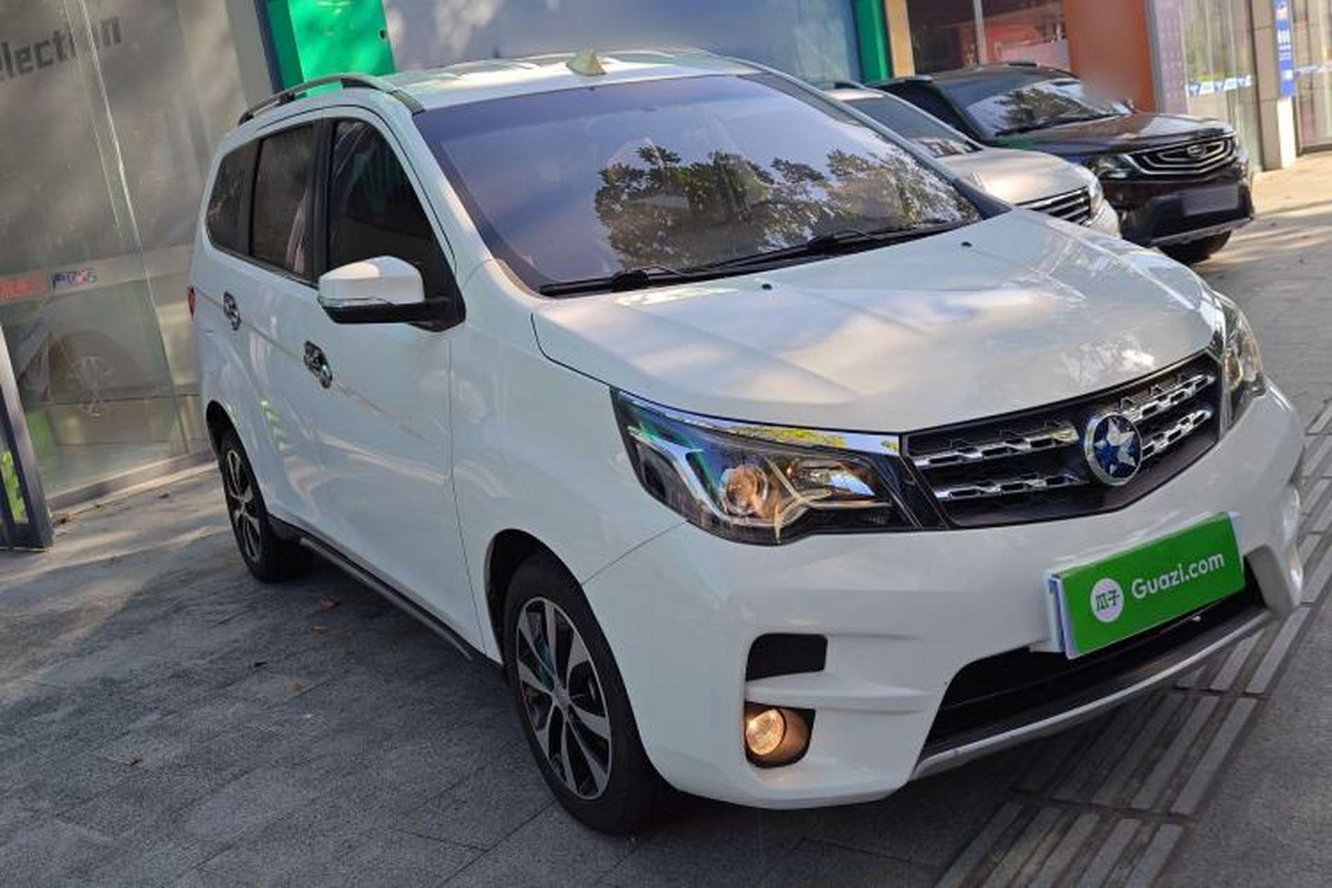 Used Venucia M50V 2017 1.6L XL CVT Luxury Edition Exterior 2