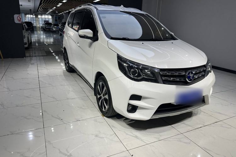 Used Venucia M50V 2017 1.6L XL CVT Luxury Edition Exterior 2