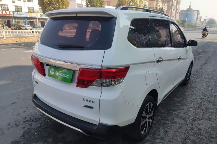 Used Venucia M50V 2017 1.6L XL CVT Luxury Edition Exterior 3