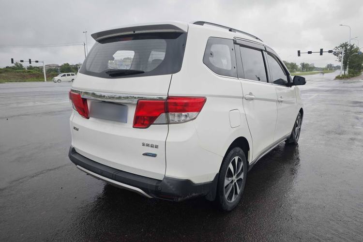 Used Venucia M50V 2017 1.6L XL CVT Luxury Edition Exterior 3
