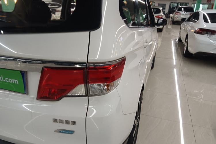 Used Venucia M50V 2017 1.6L XL CVT Luxury Edition Exterior 3