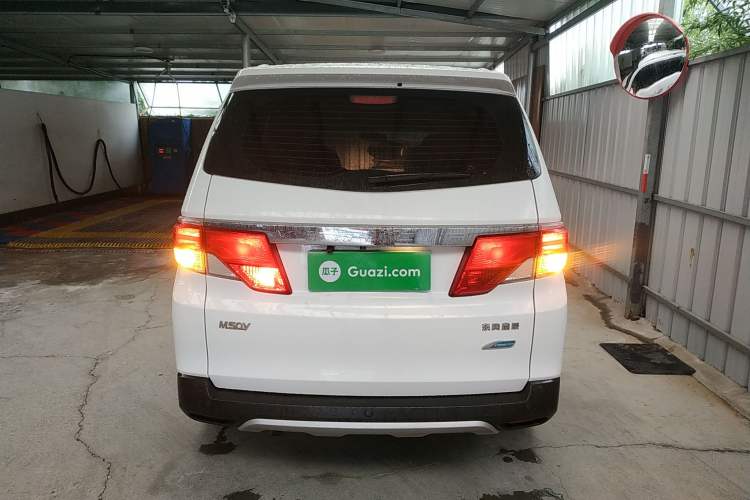 Used Venucia M50V 2017 1.6L XL CVT Luxury Edition Exterior 4
