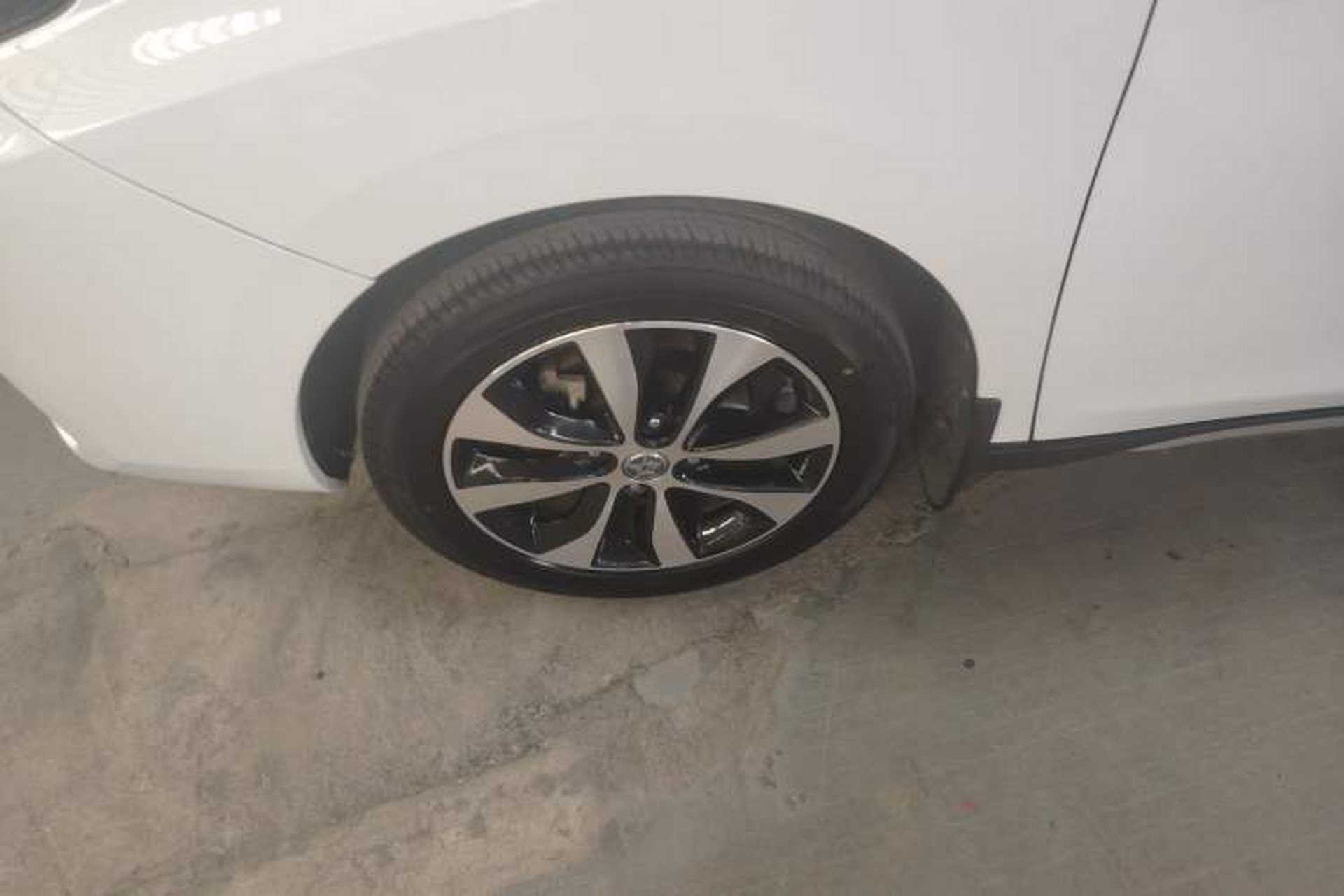 Used Venucia M50V 2017 1.6L XL CVT Luxury Edition Exterior 4