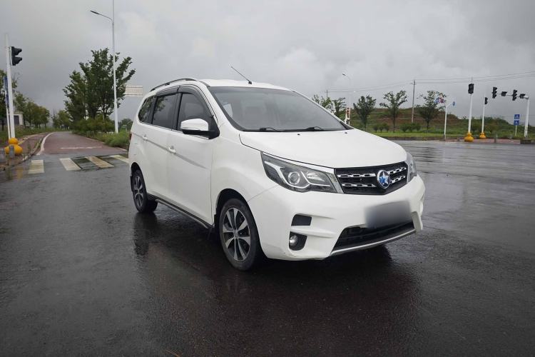 Used Venucia M50V 2017 1.6L XL CVT Luxury Edition Exterior 4