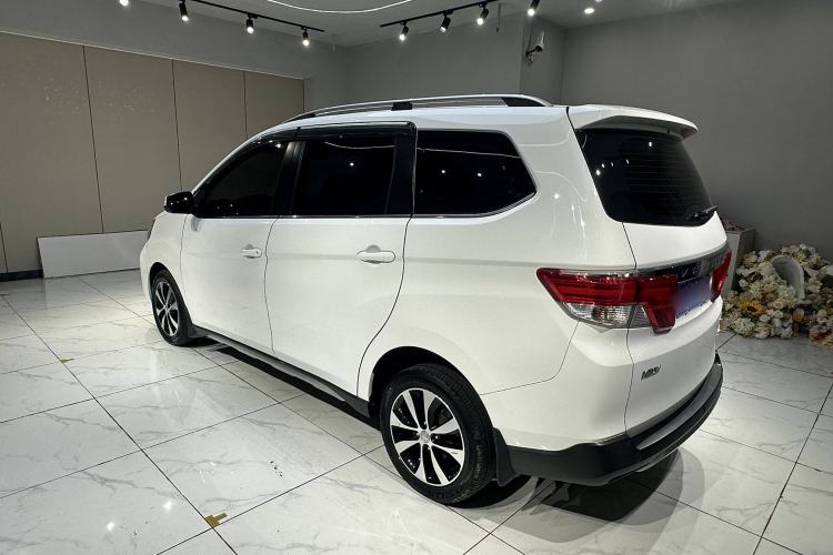 Used Venucia M50V 2017 1.6L XL CVT Luxury Edition Exterior 4