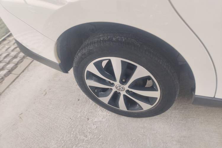 Used Venucia M50V 2017 1.6L XL CVT Luxury Edition Exterior 5