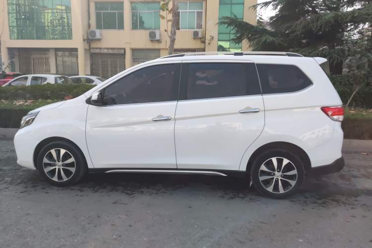 Used Venucia M50V 2017 1.6L XL CVT Luxury Edition Exterior 5