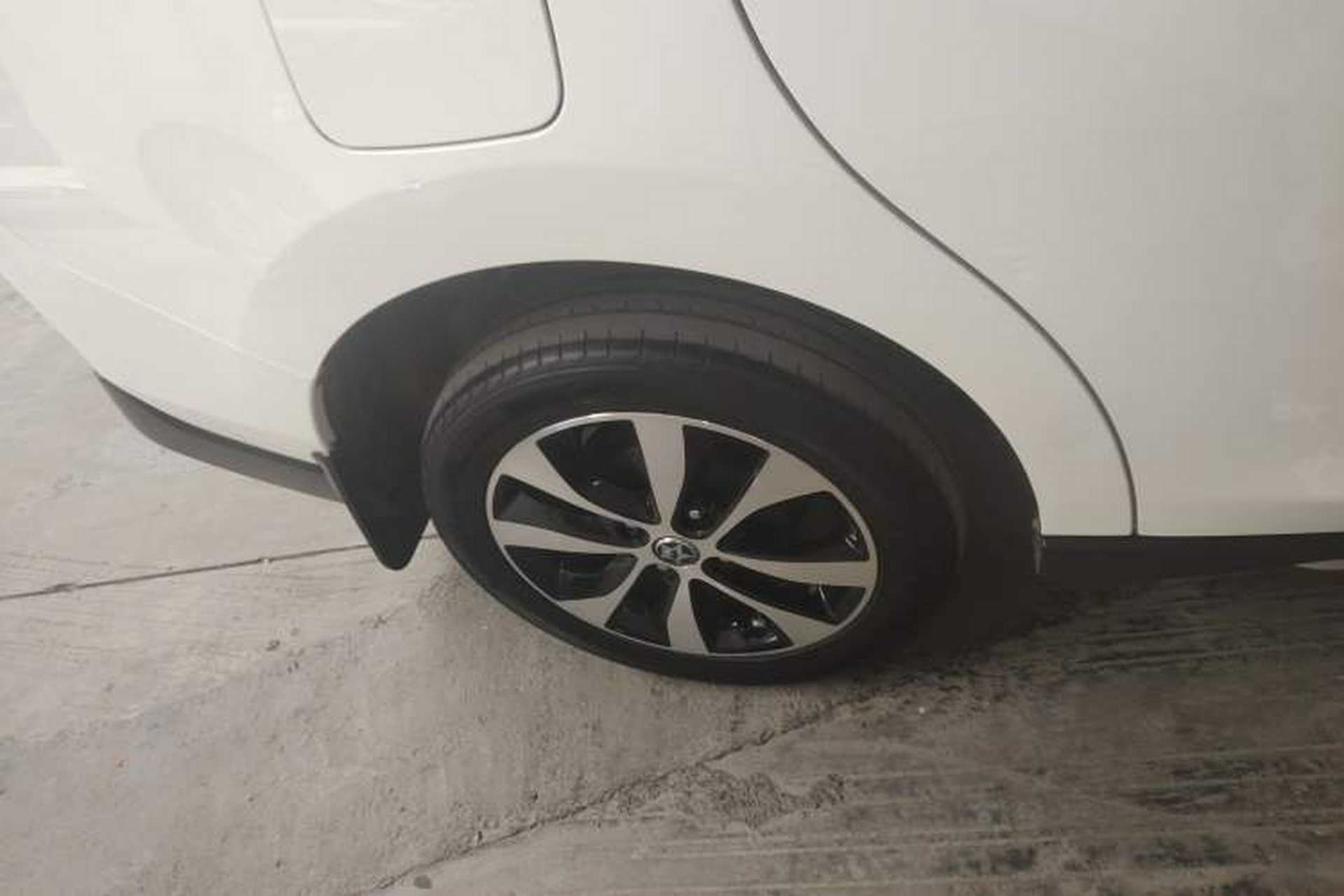 Used Venucia M50V 2017 1.6L XL CVT Luxury Edition Exterior 5