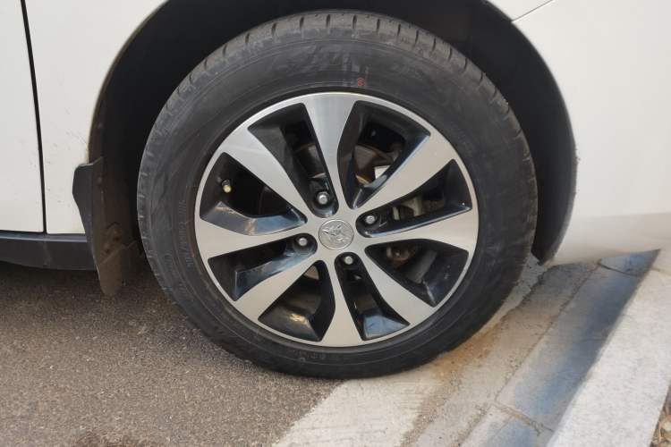 Used Venucia M50V 2017 1.6L XL CVT Luxury Edition Exterior 7
