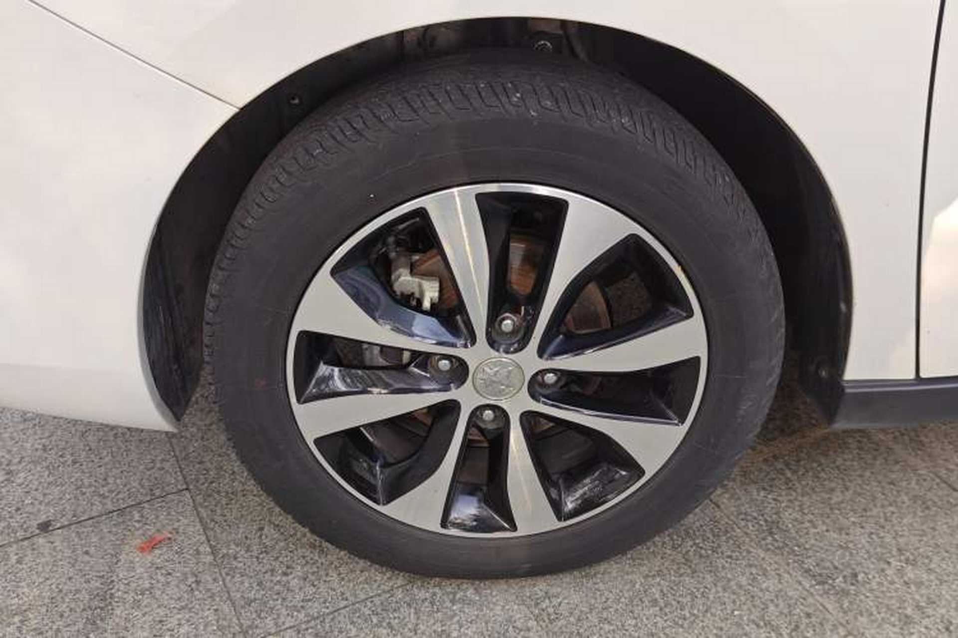 Used Venucia M50V 2017 1.6L XL CVT Luxury Edition Exterior 7