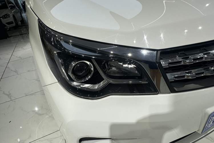 Used Venucia M50V 2017 1.6L XL CVT Luxury Edition Exterior 7