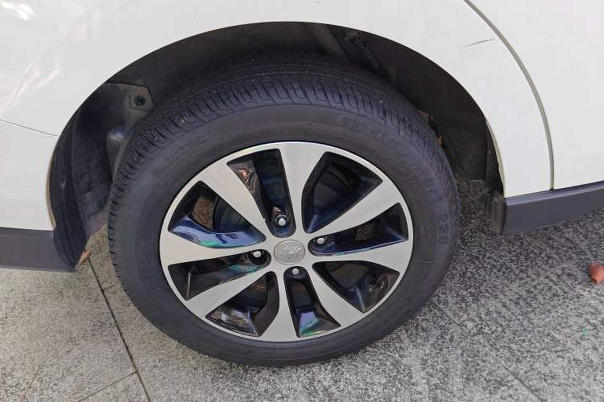 Used Venucia M50V 2017 1.6L XL CVT Luxury Edition Exterior 8