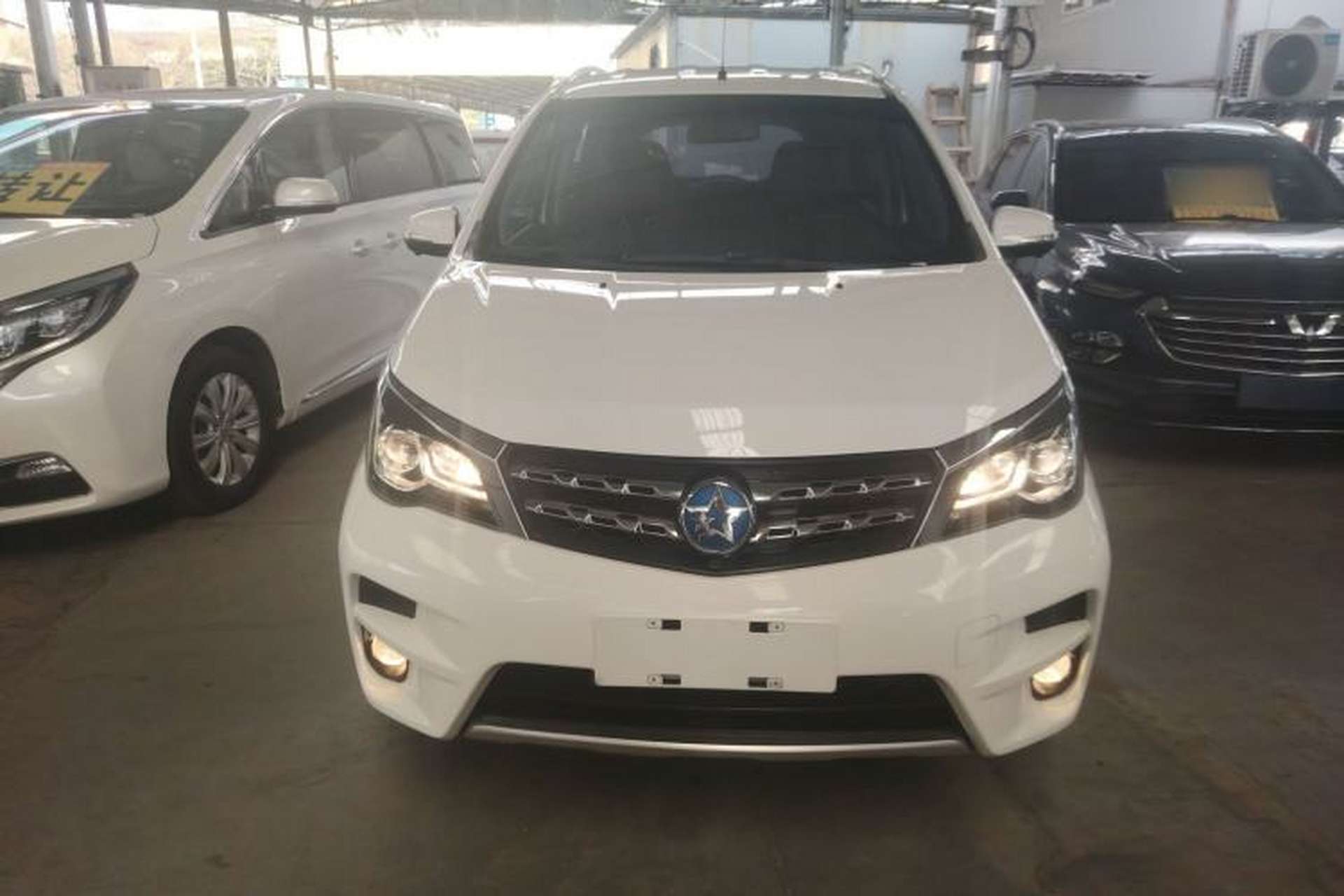 Used Venucia M50V 2017 1.6L XL CVT Luxury Edition Front