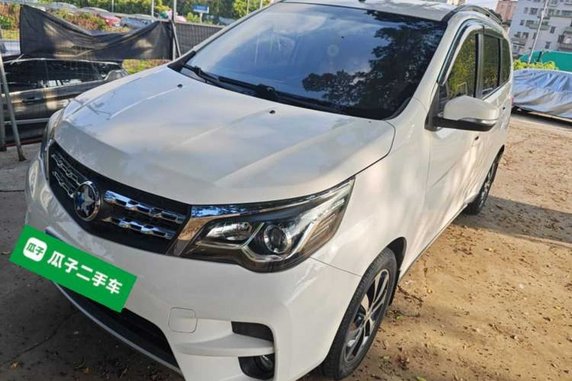 Used Venucia M50V 2017 1.6L XL CVT Luxury Edition Front Left 45 Deg