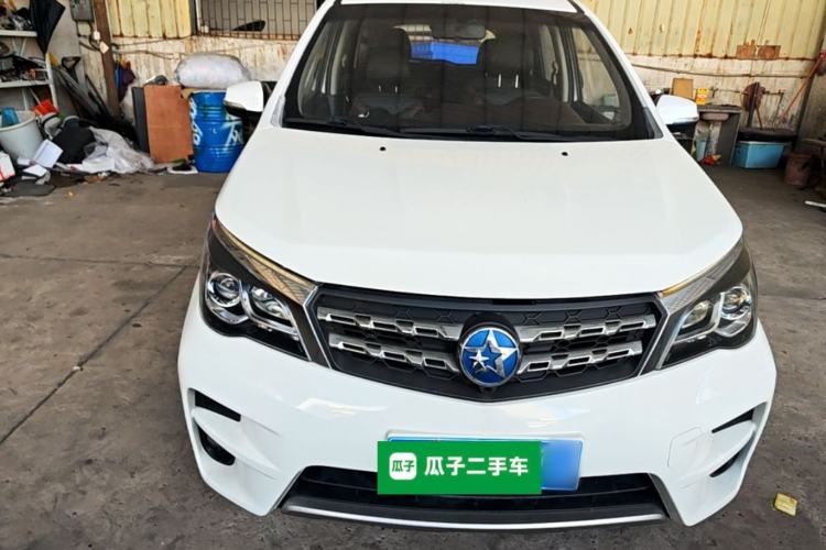 Used Venucia M50V 2017 1.6L XL CVT Luxury Edition Front