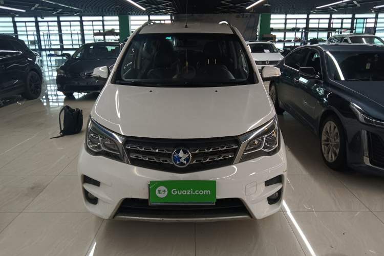 Used Venucia M50V 2017 1.6L XL CVT Luxury Edition Front
