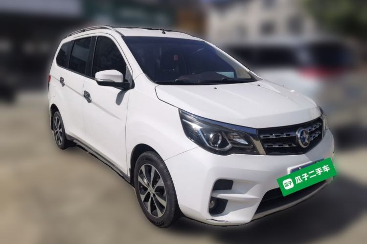 Used Venucia M50V 2017 1.6L XL CVT Luxury Edition Front Right 45 Deg