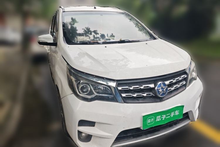 Used Venucia M50V 2017 1.6L XL CVT Luxury Edition Front Right 45 Deg