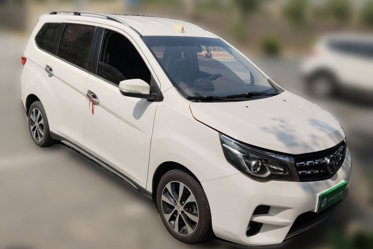Used Venucia M50V 2017 1.6L XL CVT Luxury Edition Front Right 45 Deg