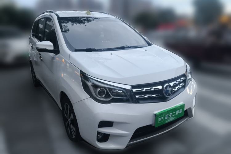 Used Venucia M50V 2017 1.6L XL CVT Luxury Edition Front Right 45 Deg