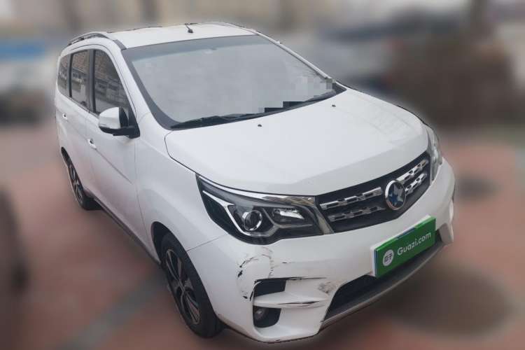 Used Venucia M50V 2017 1.6L XL CVT Luxury Edition Front Right 45 Deg
