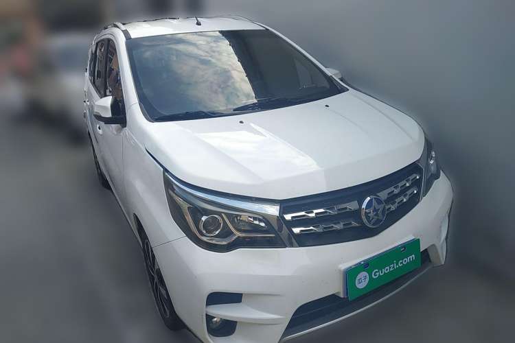 Used Venucia M50V 2017 1.6L XL CVT Luxury Edition Front Right 45 Deg