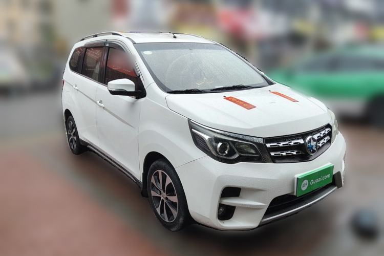 Used Venucia M50V 2017 1.6L XL CVT Luxury Edition Front Right 45 Deg