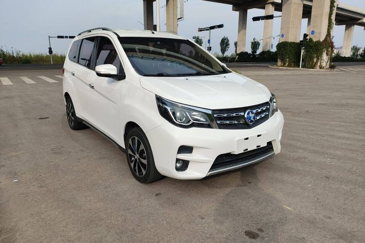 Used Venucia M50V 2017 1.6L XV CVT Deluxe Edition Front Right 45 Deg
