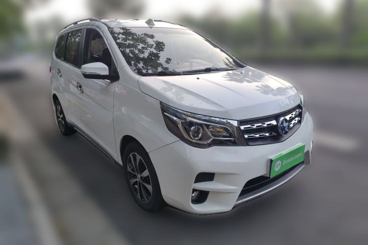 Used Venucia M50V 2017 1.6L XL CVT Luxury Edition Front Right 45 Deg