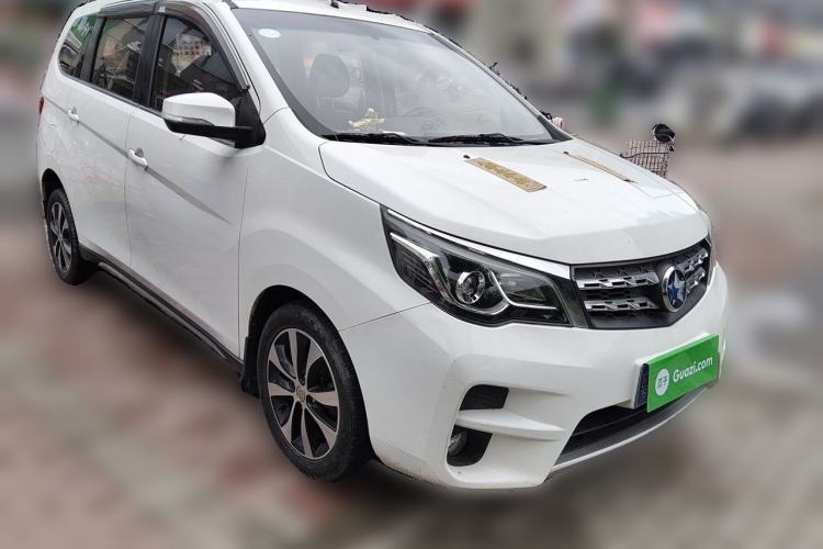 Used Venucia M50V 2017 1.6L XL CVT Luxury Edition Front Right 45 Deg