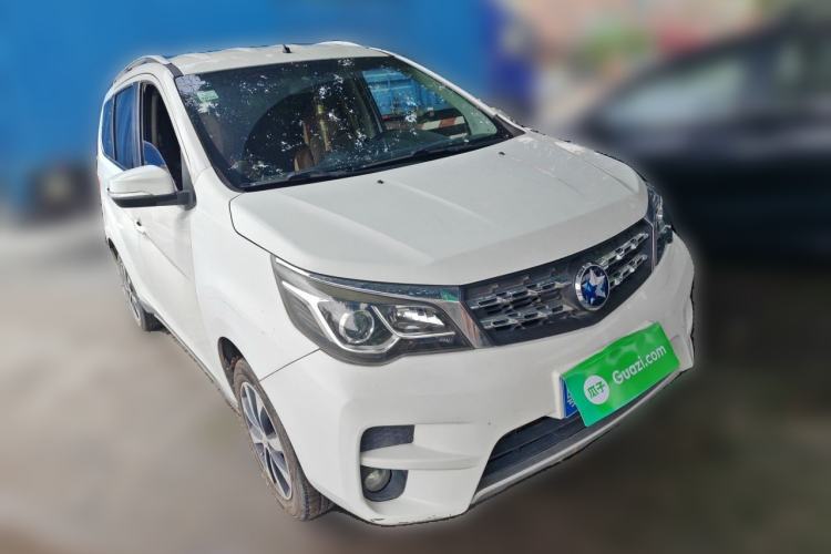 Used Venucia M50V 2017 1.5L XE Manual Standard Edition Front Right 45 Deg