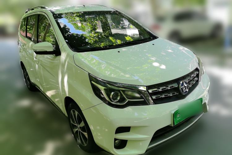 Used Venucia M50V 2017 1.6L XL CVT Luxury Edition Front Right 45 Deg