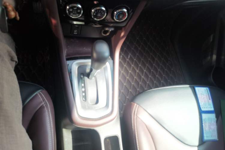 Used Venucia M50V 2017 1.6L XL CVT Luxury Edition Gear Lever