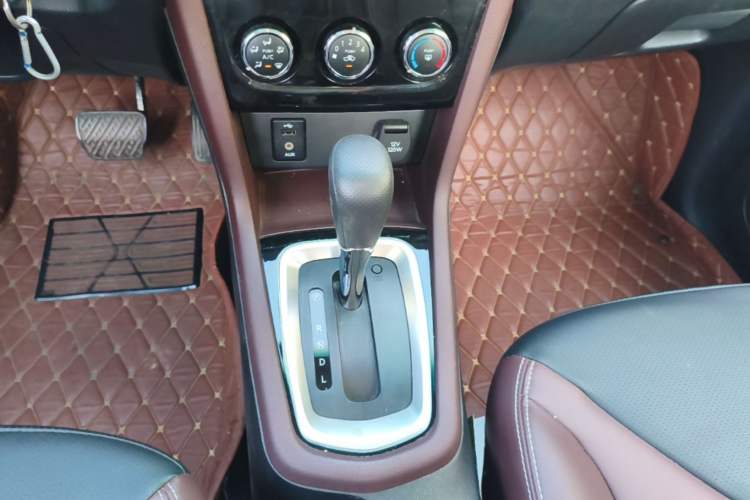 Used Venucia M50V 2017 1.6L XL CVT Luxury Edition Gear Lever