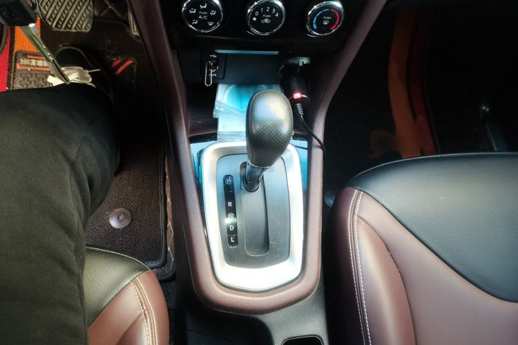 Used Venucia M50V 2017 1.6L XL CVT Luxury Edition Gear Lever