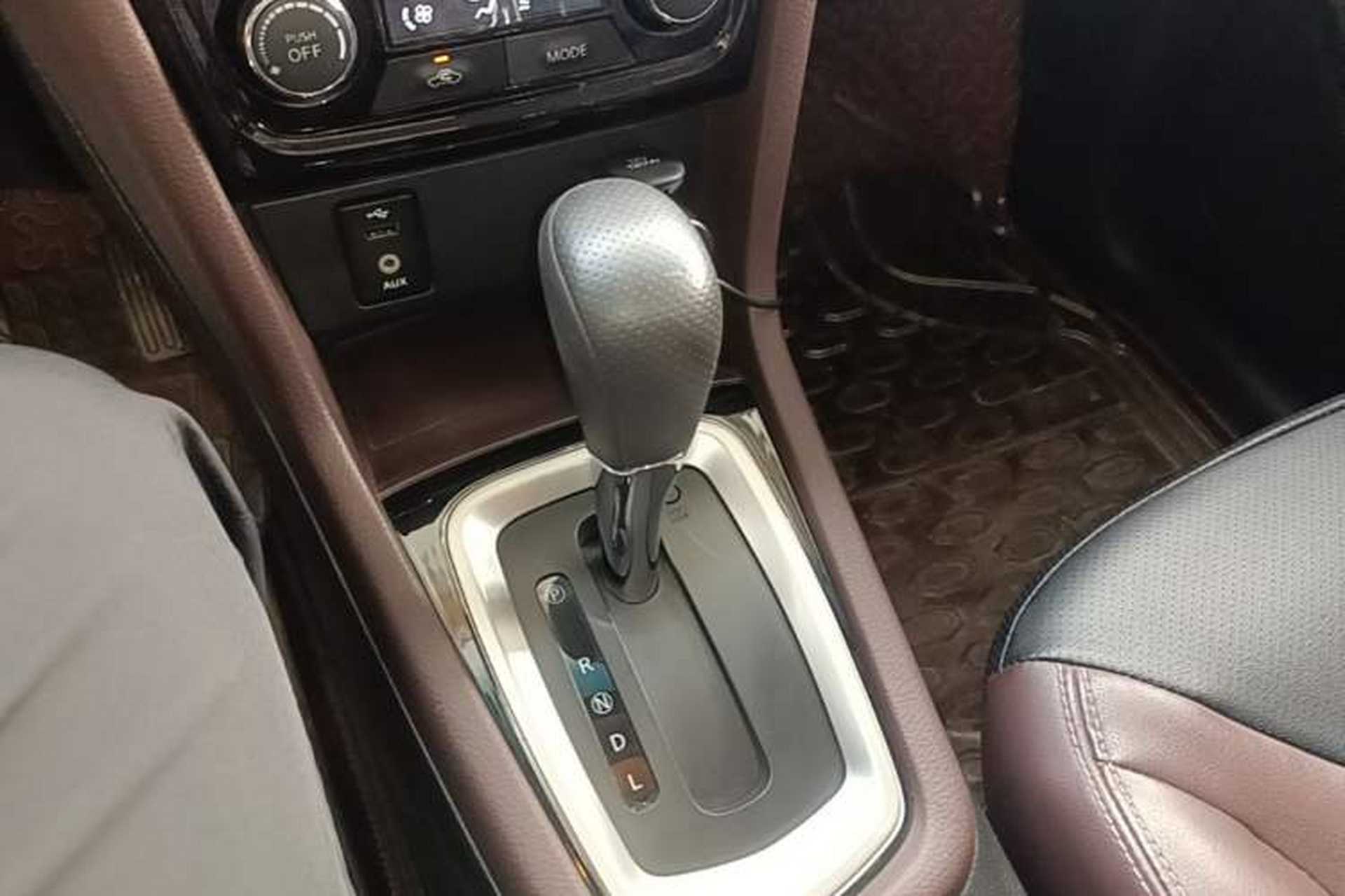 Used Venucia M50V 2017 1.6L XL CVT Luxury Edition Gear Lever
