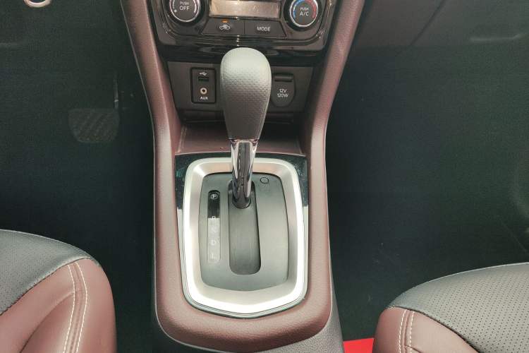 Used Venucia M50V 2017 1.6L XV CVT Deluxe Edition Gear Lever