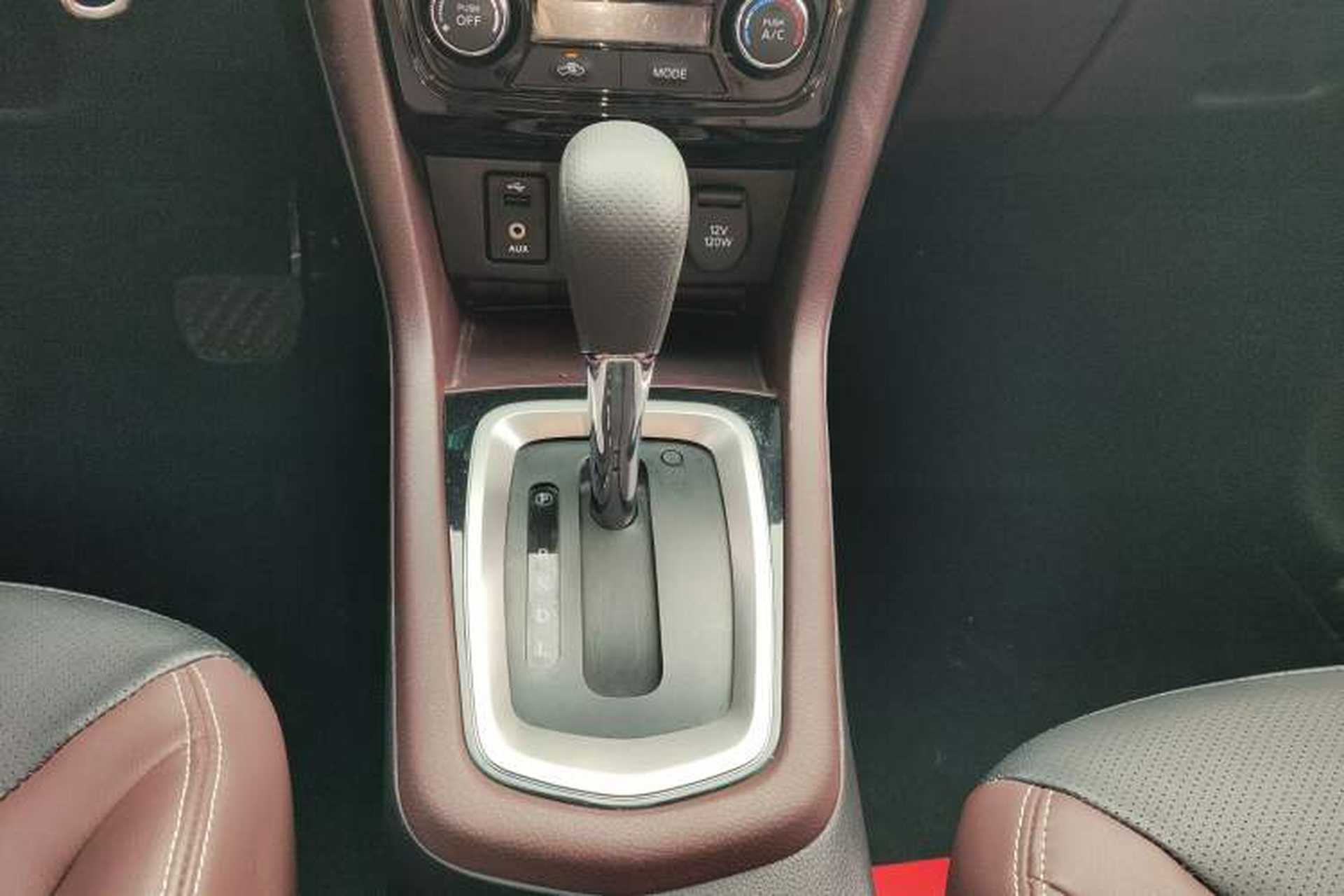 Used Venucia M50V 2017 1.6L XV CVT Deluxe Edition Gear Lever