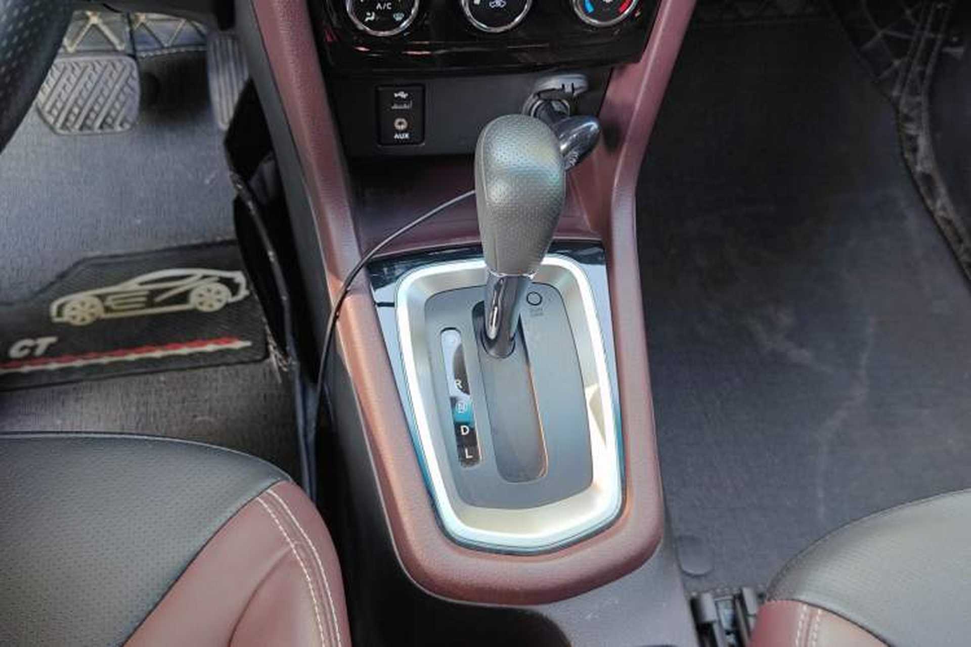 Used Venucia M50V 2017 1.6L XL CVT Luxury Edition Gear Lever