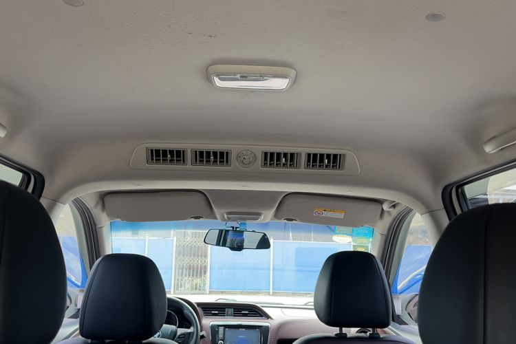 Used Venucia M50V 2017 1.6L XV CVT Deluxe Edition Headliner