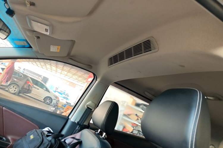 Used Venucia M50V 2017 1.6L XL CVT Luxury Edition Headliner