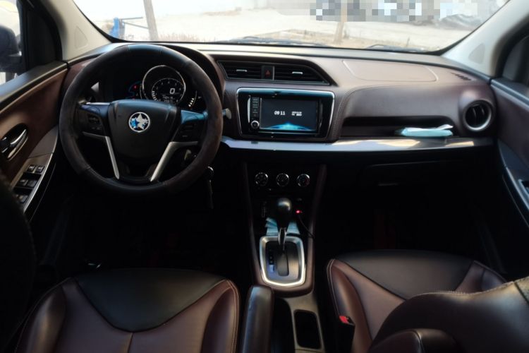 Used Venucia M50V 2017 1.6L XL CVT Luxury Edition Interior 2