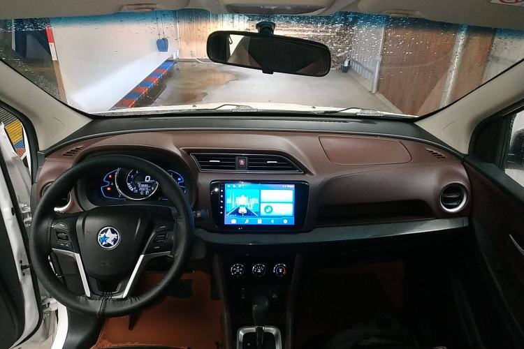 Used Venucia M50V 2017 1.6L XL CVT Luxury Edition Interior 2