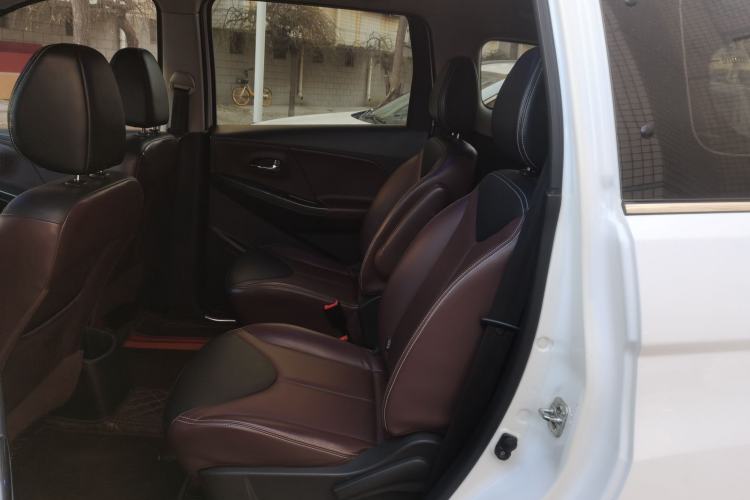 Used Venucia M50V 2017 1.6L XL CVT Luxury Edition Interior 4