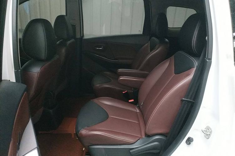 Used Venucia M50V 2017 1.6L XL CVT Luxury Edition Interior 4