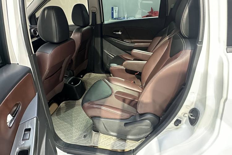 Used Venucia M50V 2017 1.6L XL CVT Luxury Edition Interior 4